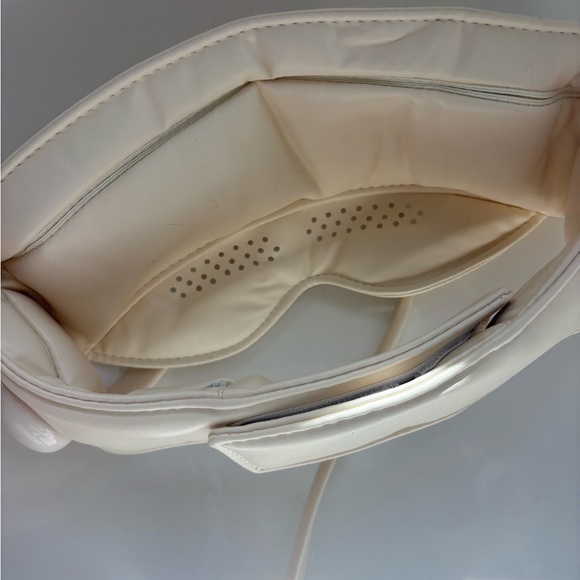 Comfortable Cream VR Sleep Headset with Remote
